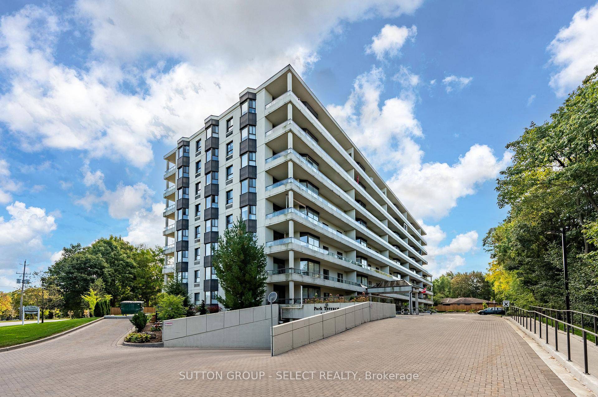 Live in luxury right across from Springbank Park in this freshly decorated, spacious condominium in desirable Byron.