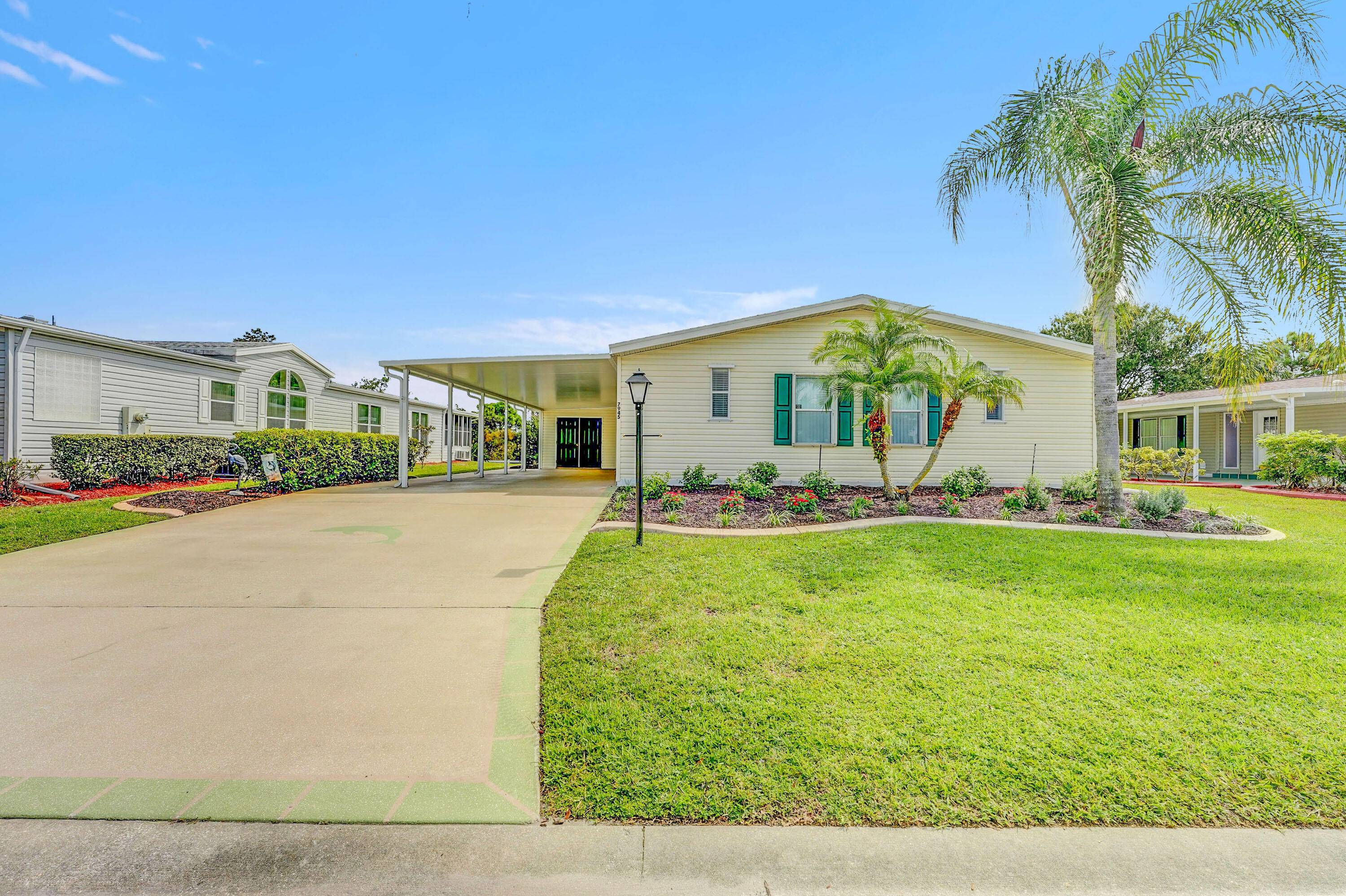 Beautiful Spacious 2 Bed 3 Bath Den Roof 2025.