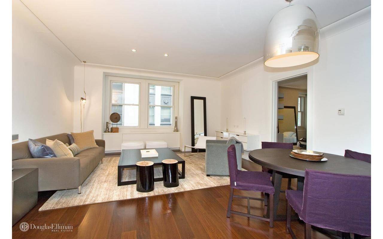Anything but ordinary ! For the discerning even if not full time New Yorker, this 1092 SF one bedroom, one and a half bath perfect pied a terre at the ...
