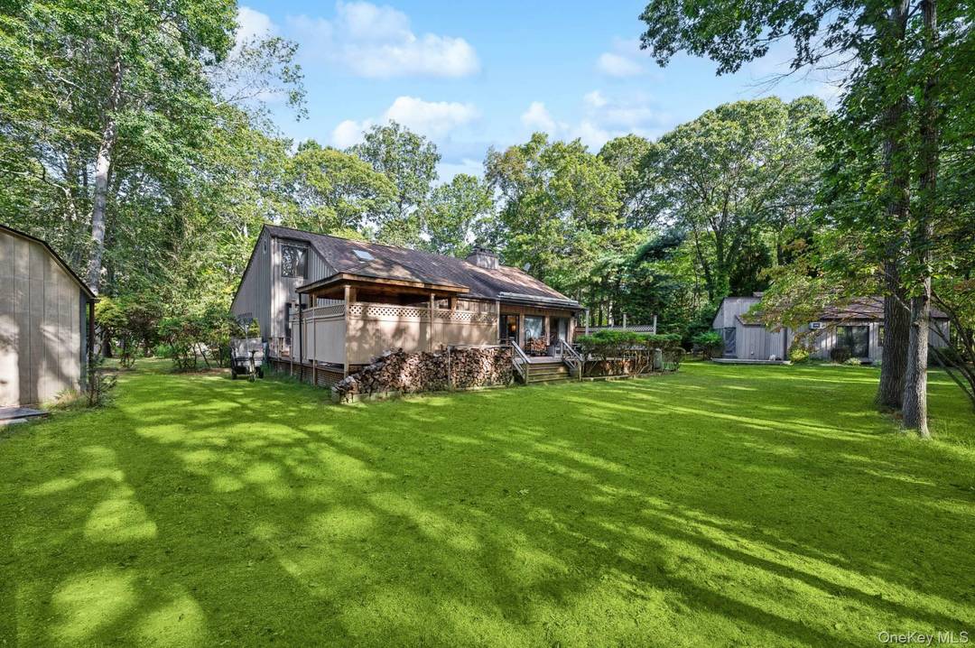 Located in Hay Beach, this year round furnished rental is available and fully furnished.