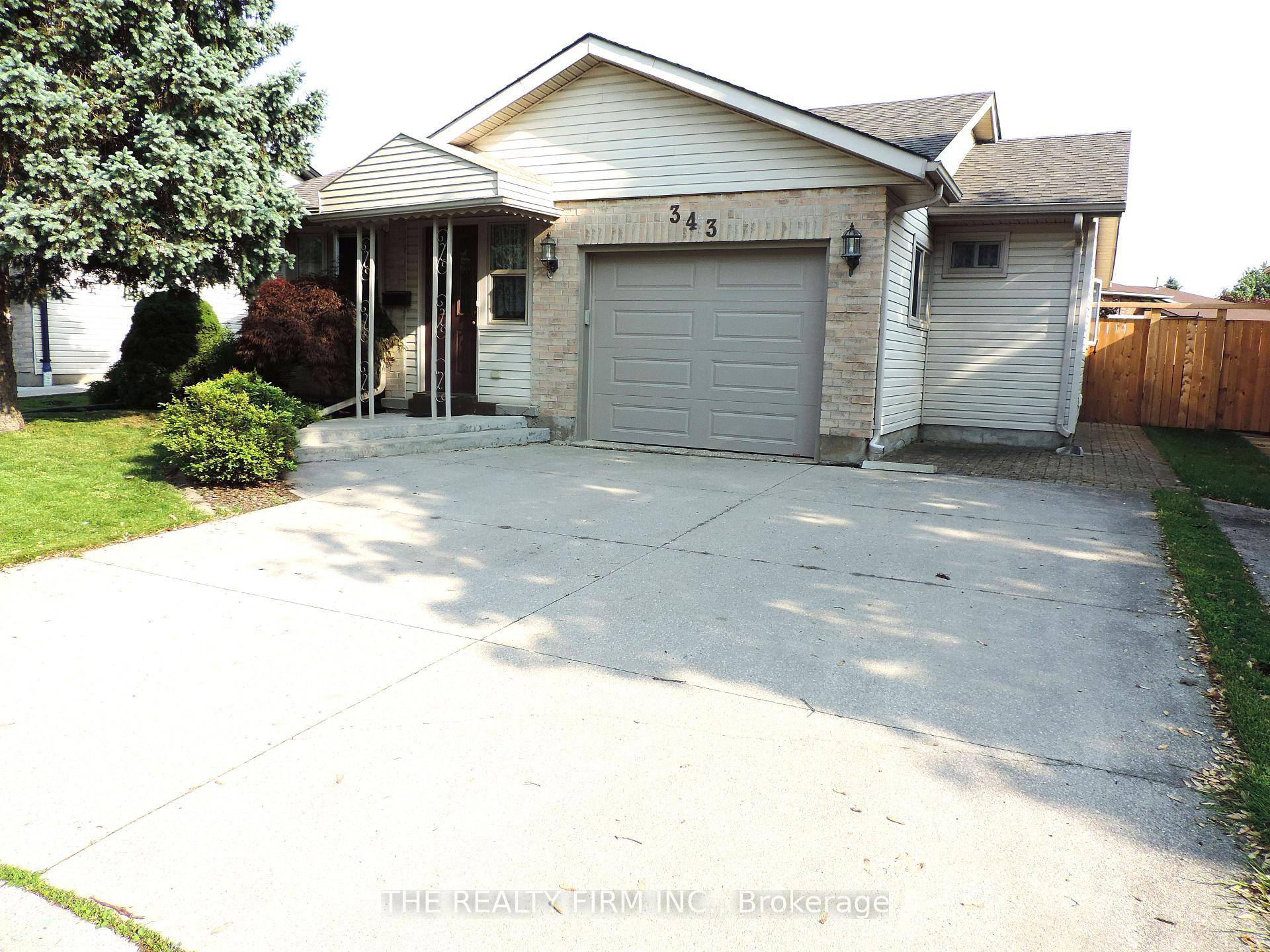 Waiting for that one floor home to hit the market in a great South location wait no further, here it is !