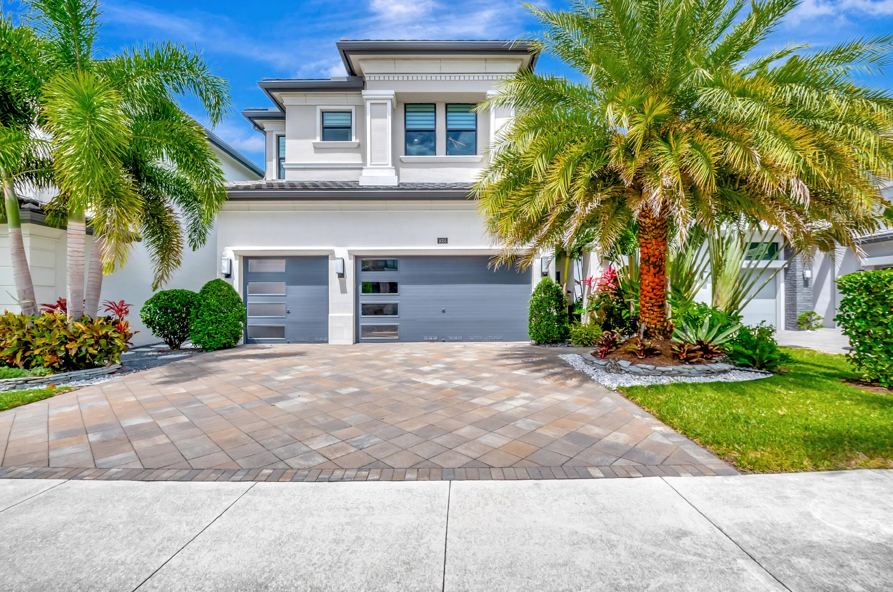 Introducing this stunning Newport Model featuring 12 ft ceilings throughout the entire ground floor, creating an open airy atmosphere.