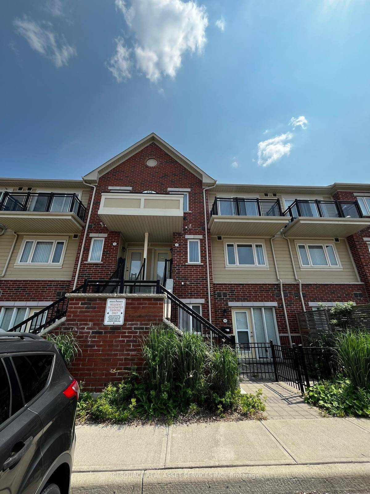 2 Bedroom Condo Townhouse for Rent Available Immediately On Sunny Meadow Blvd, Brampton Daniels Community Near Sandalwood amp ; Bramalea Rd Spacious, Well Maintained, Freshly Painted 2 Bedroom, 1.