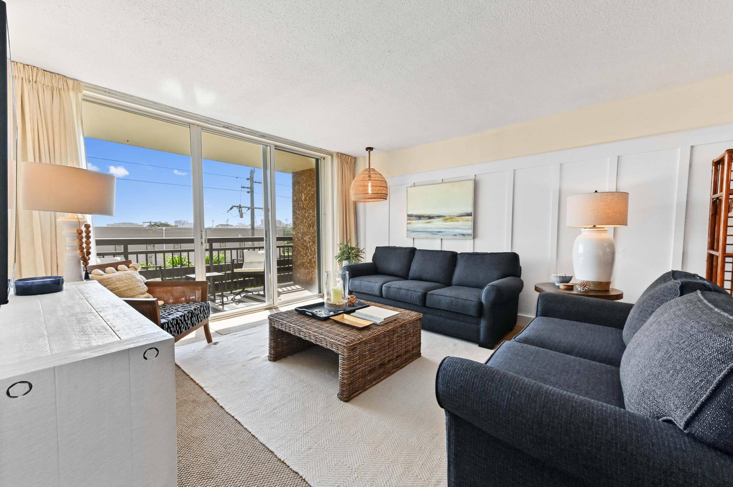 Welcome to your perfect slice of paradise minutes from the beach, downtown and Mizner Park.