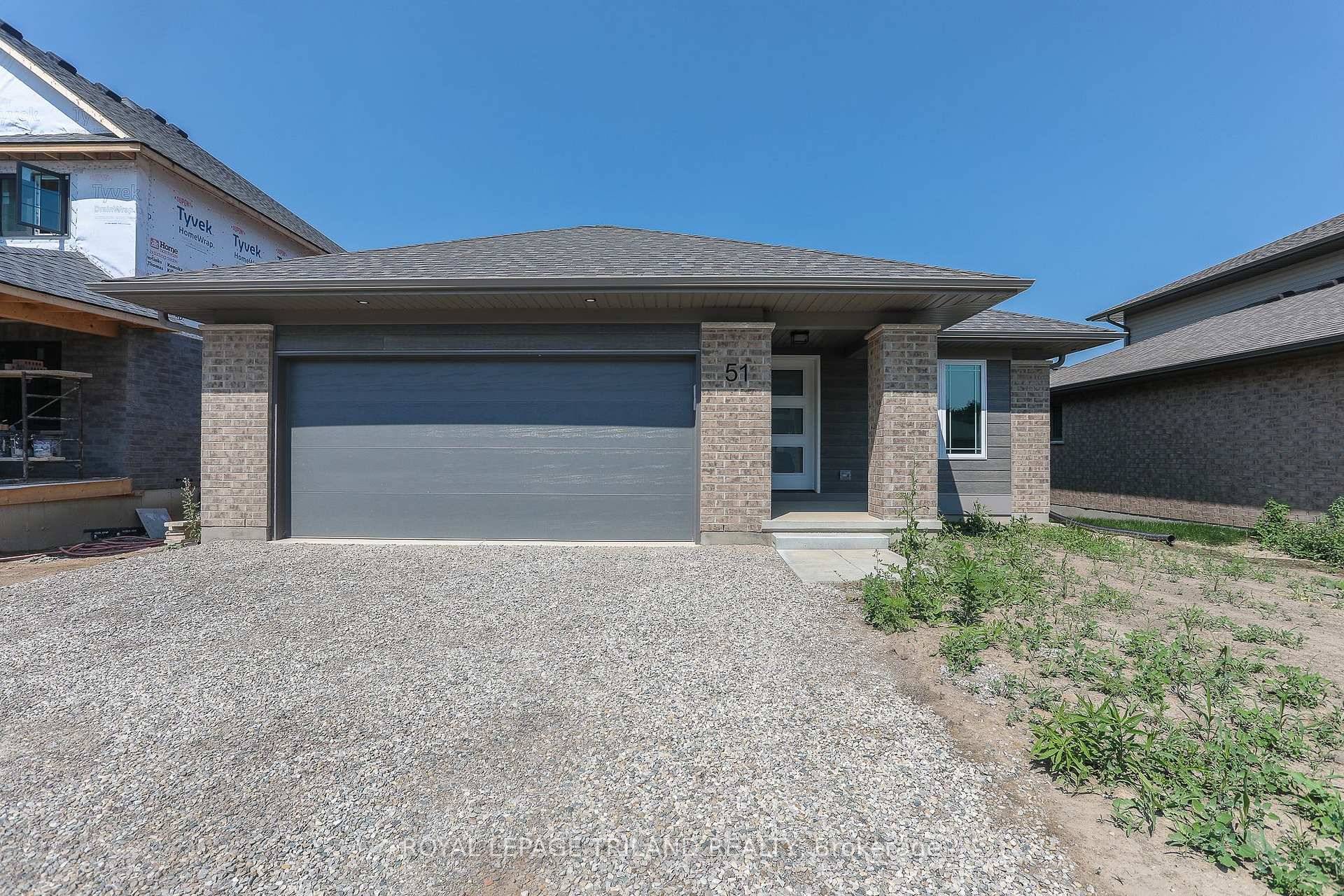 Step into life at 51 White Tail Path in the desirable Eagle Ridge neighbourhood by Doug Tarry Homes !