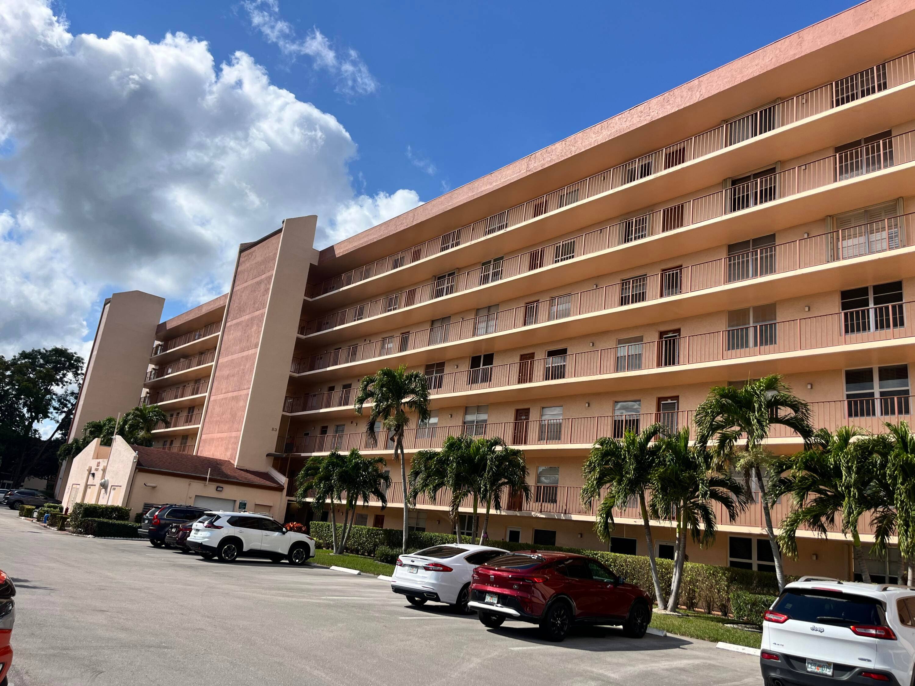 Welcome to this charming 2 bedroom, 2 bathroom condo in Bonaire Village at The Villages of Oriole, in Delray Beach !