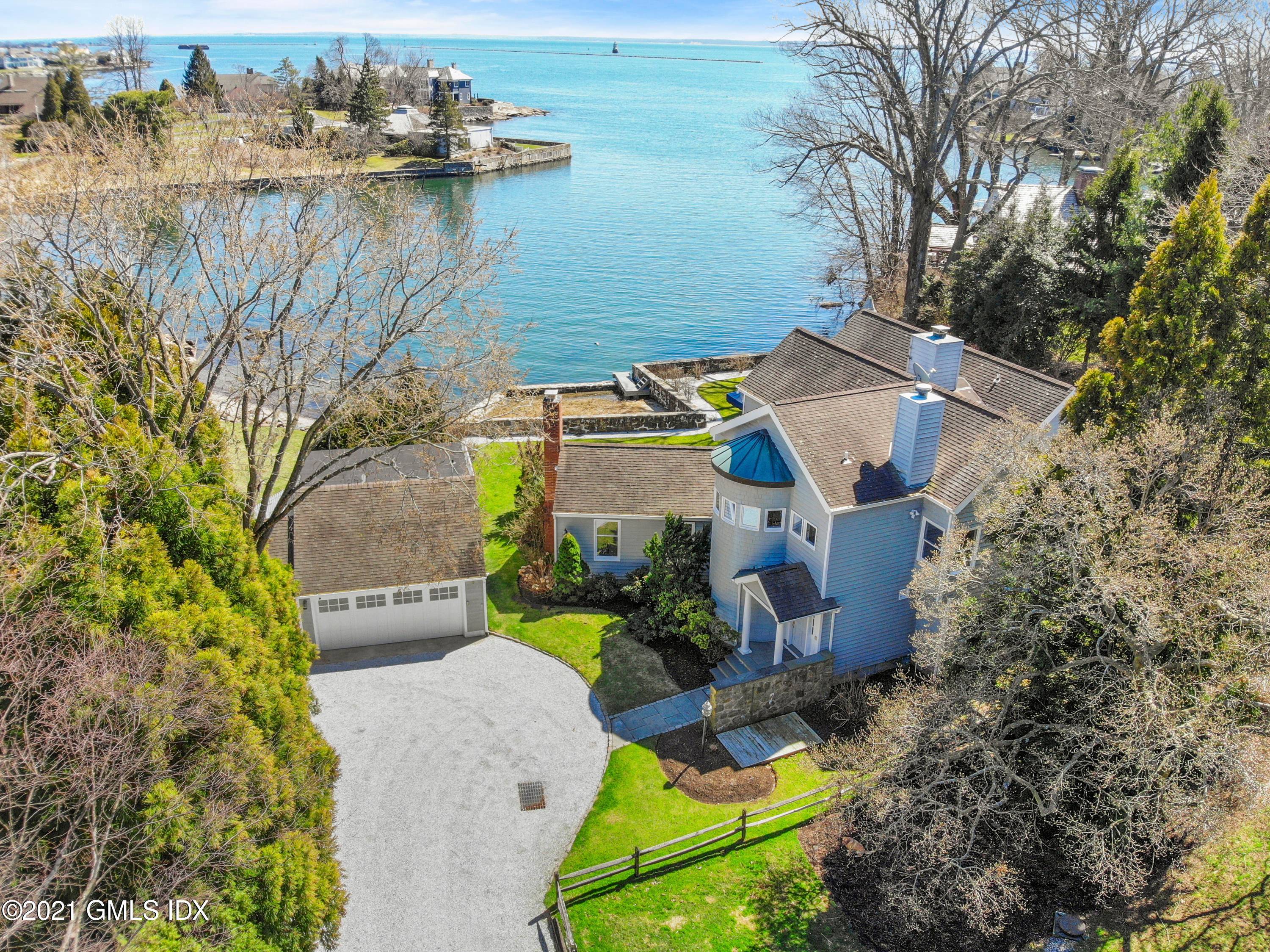 CHIC DIRECT WATERFRONT RENTAL IN OLD GREENWICH Idyllic location with breathtaking views of LI Sound and a picturesque lighthouse.
