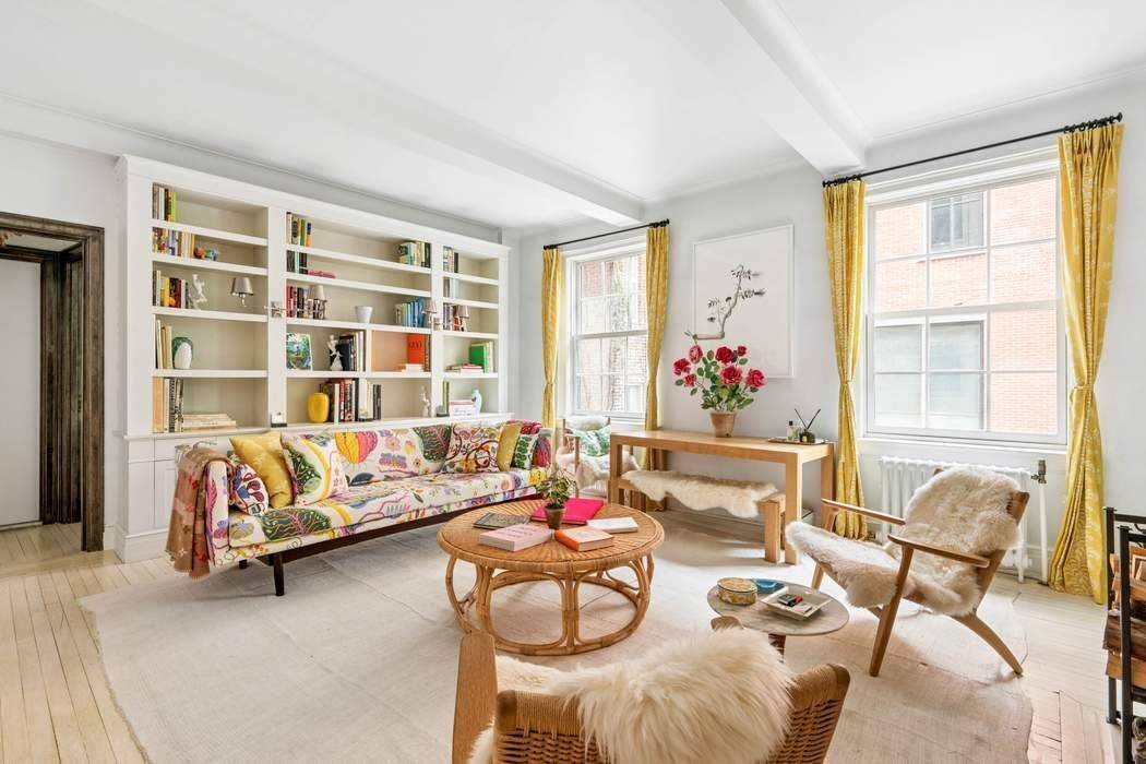 A chicly renovated and unusually spacious one bedroom in the heart of Greenwich Village s Gold Coast.