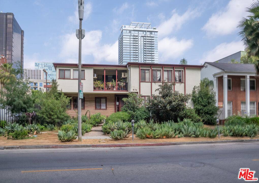 674  S Catalina St 12BR Hancock Park La