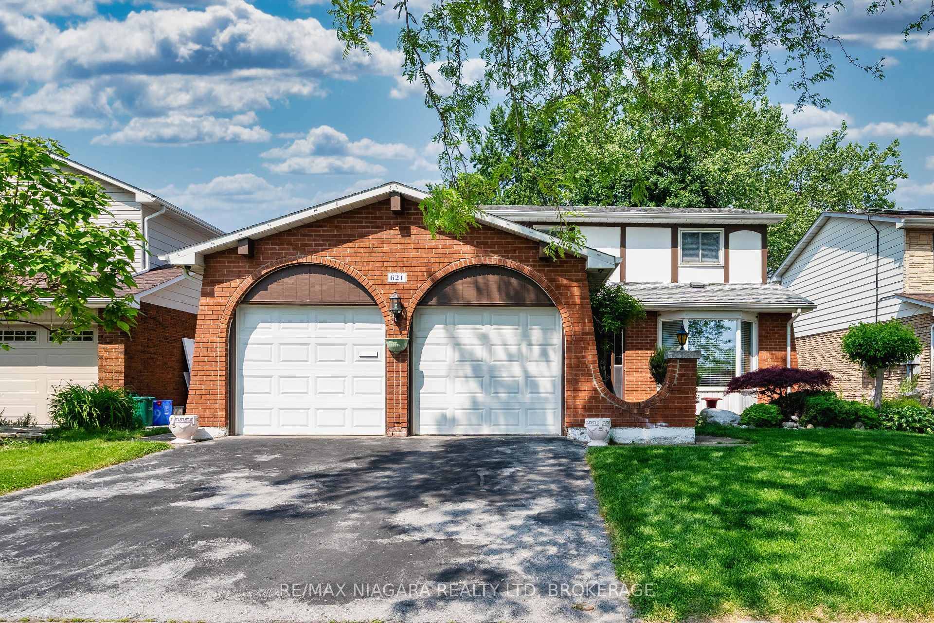 Just steps from Lake Ontario, the waterfront trail, and the Welland Canal recreational path, this beautifully updated home is ideally situated and only a short drive to Niagara on the ...