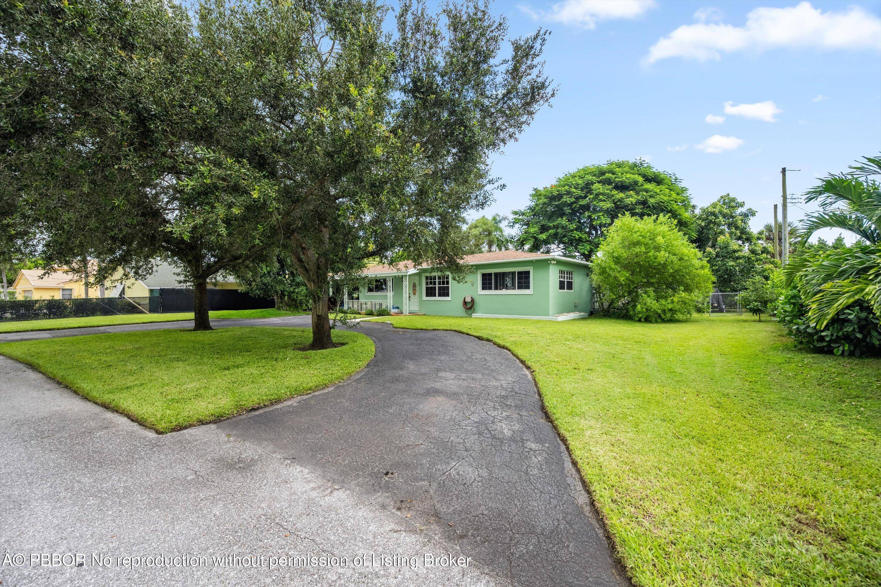 Build new or remodel in the prestigious Lake Clarke Shores !