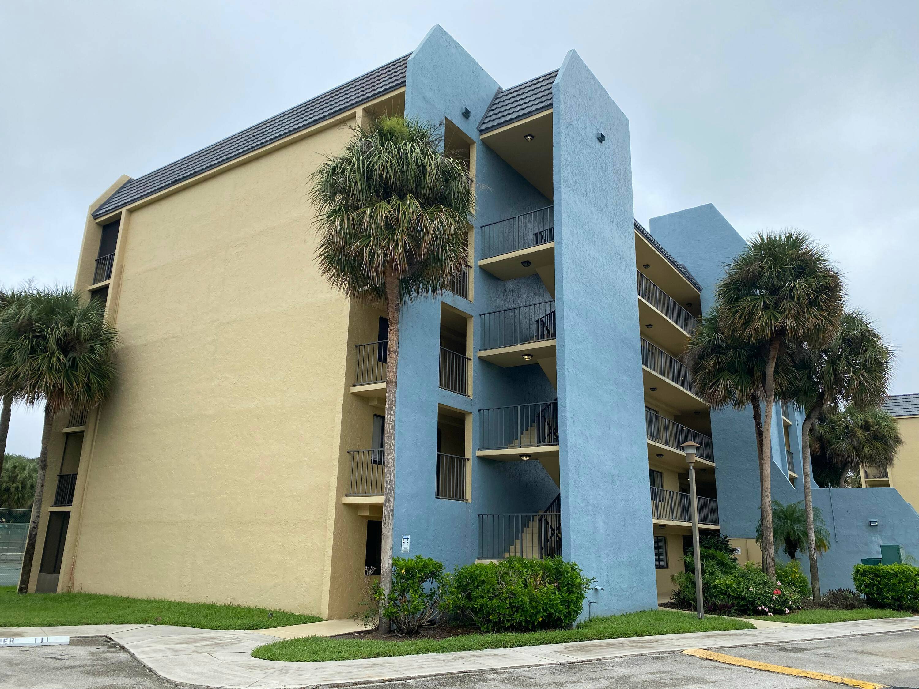 Wow check out this TOTALLY RENOVATED Unit !