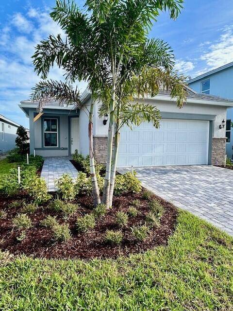 NEW CONSTRUCTION Welcome to Harbor Isle located just minutes from the Intracoastal and beautiful Treasure Coast Beaches.