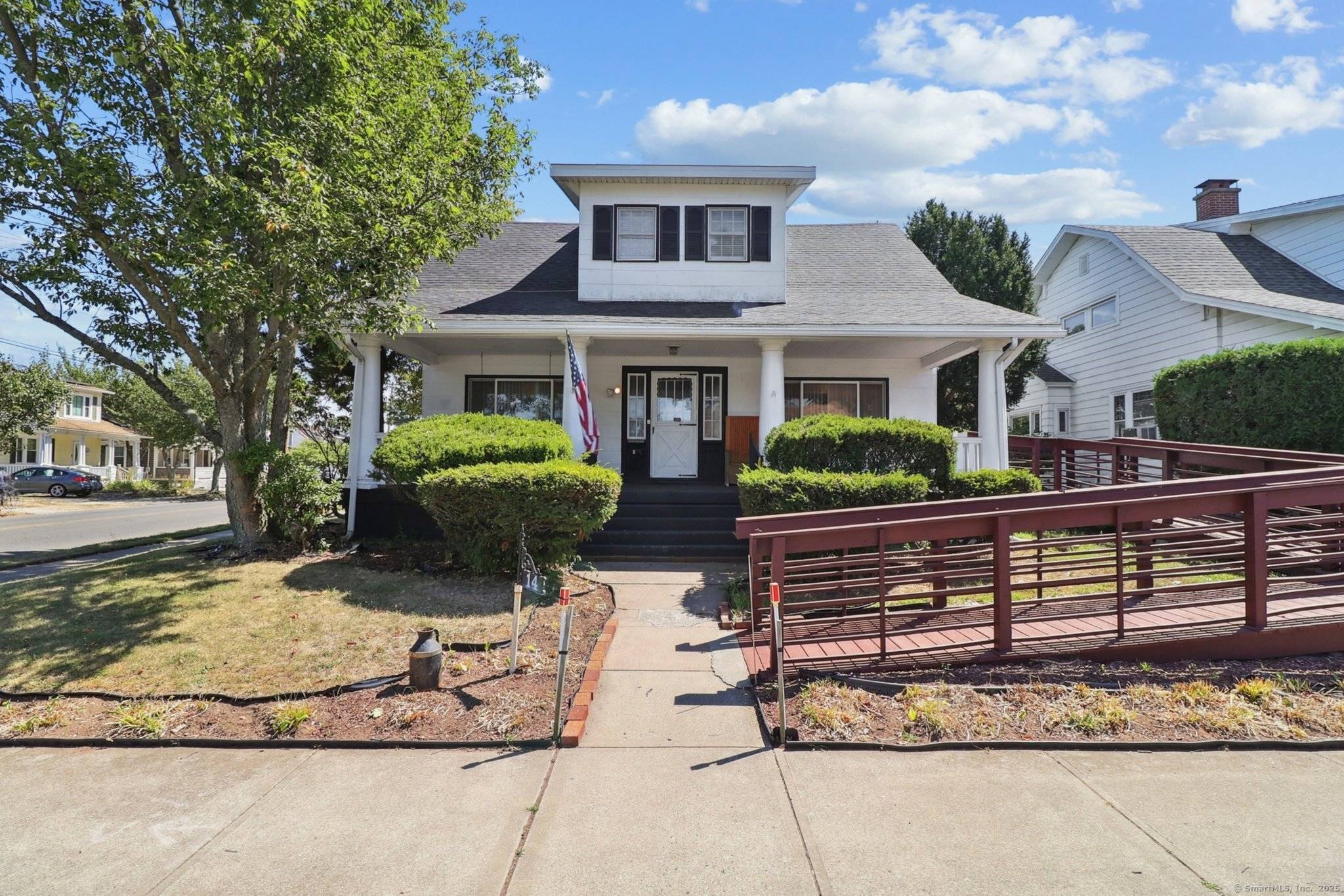 Spacious Colonial with Great Layout and Endless Potential Built in 1915, this 3 bedroom, 2.
