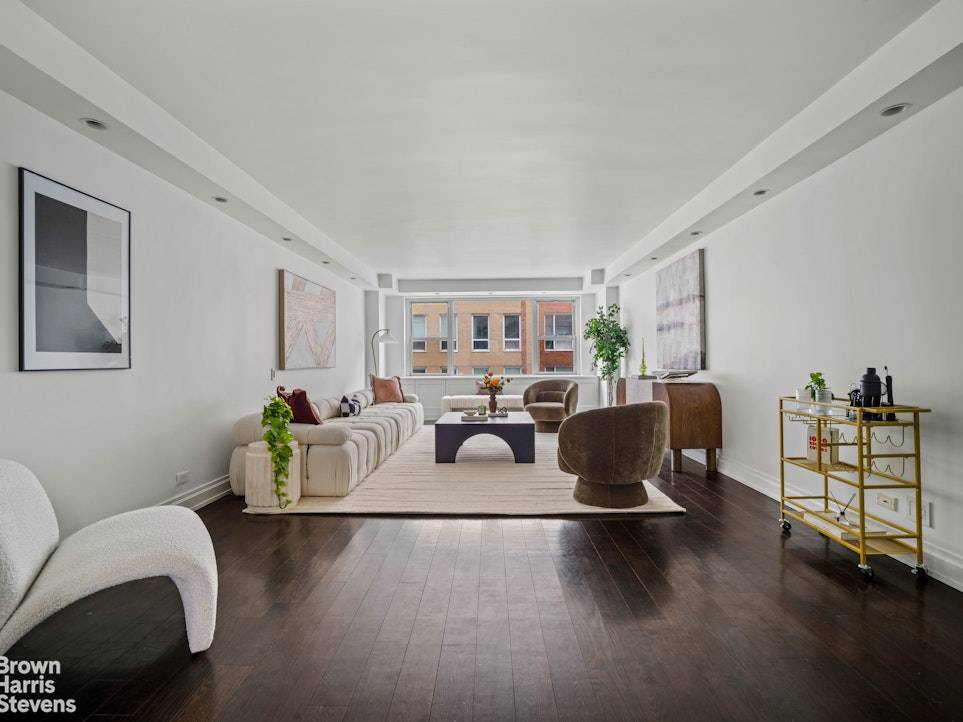 Spacious Renovated 3 Bedroom with Chef's Kitchen, Abundant Light, and Full Service Amenities Welcome to Apartment 6I at 201 East 79th Street, a beautifully updated and exceptionally spacious home in ...