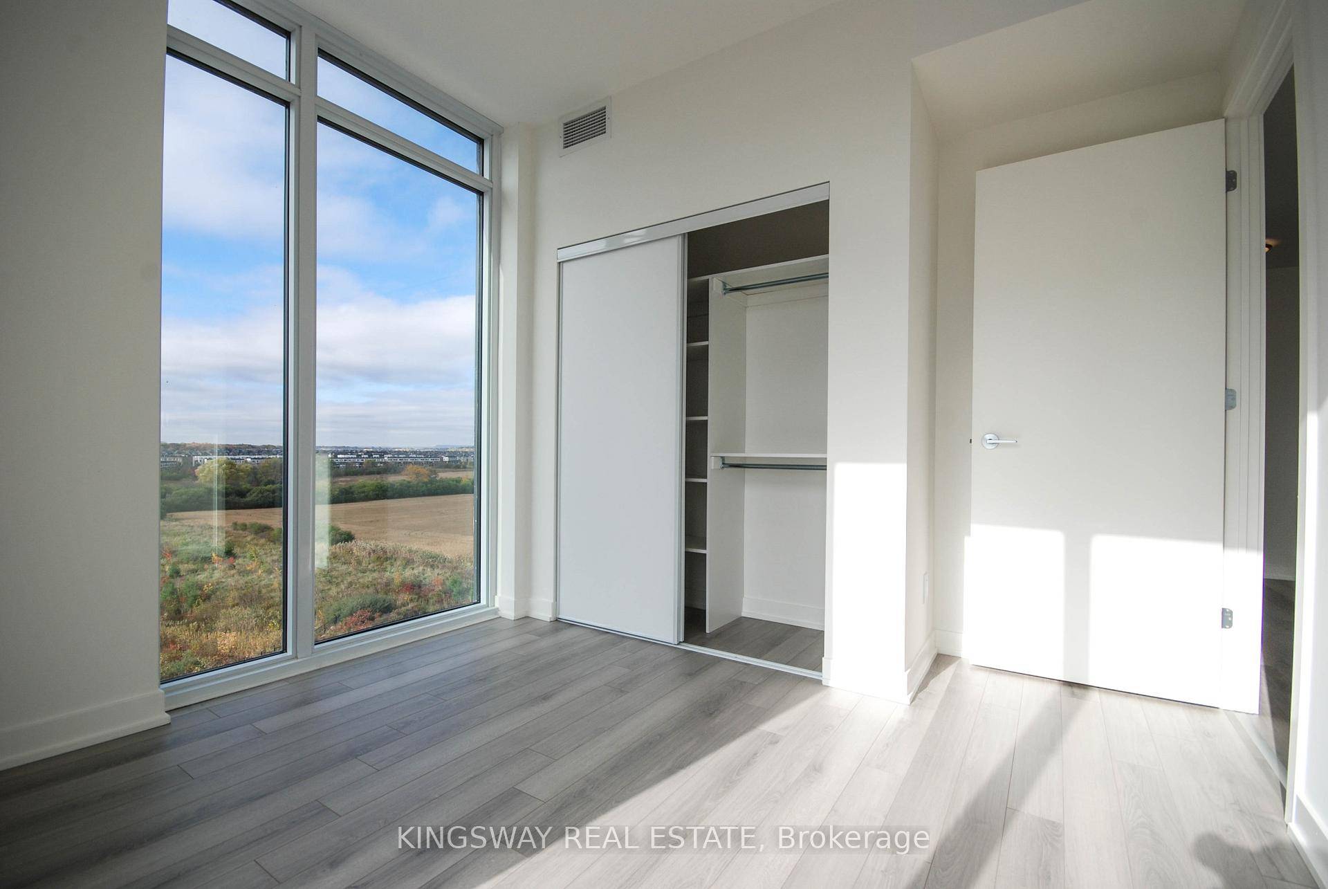 Brand new North Oak Corner Unit !