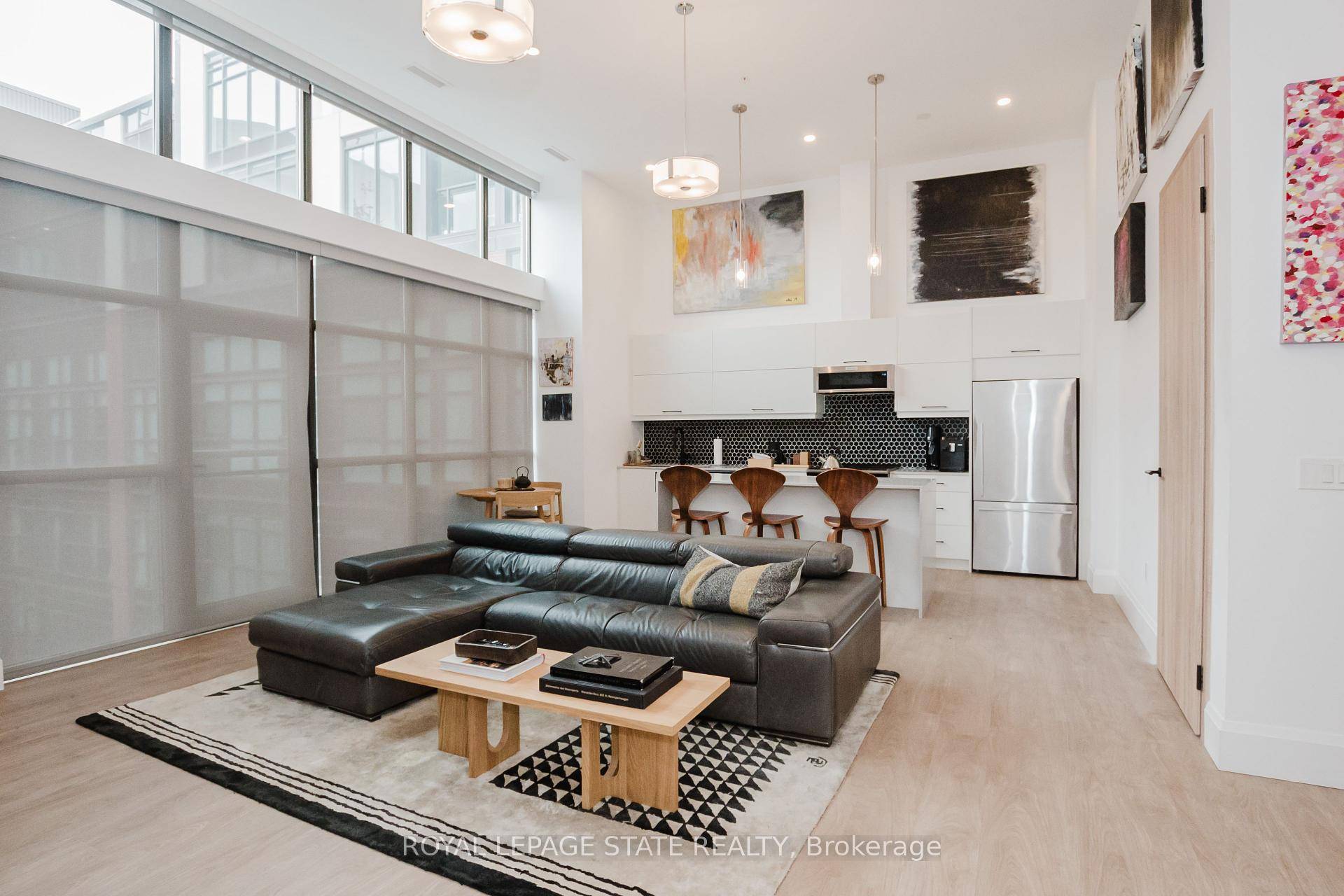 Welcome to this lovely lower penthouse at the iconic Royal Connaught, a beautifully preserved piece of Hamiltons history right in the heart of downtown.