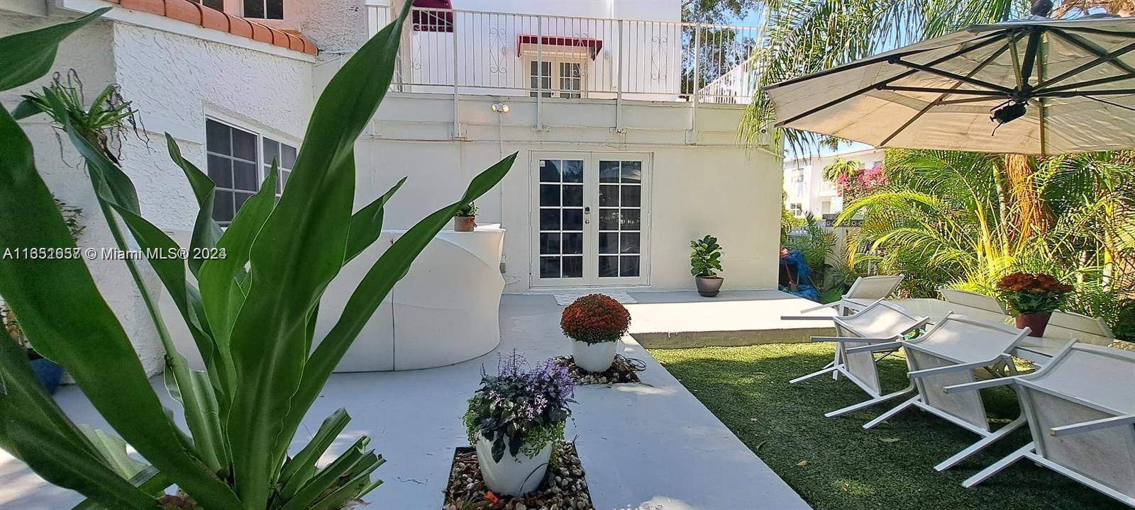 LOW HOA ! Located in the heart of SOBE, this renovated 3bed 3bath each bed with its own bath guest bath is unique amp ; one of a kind.