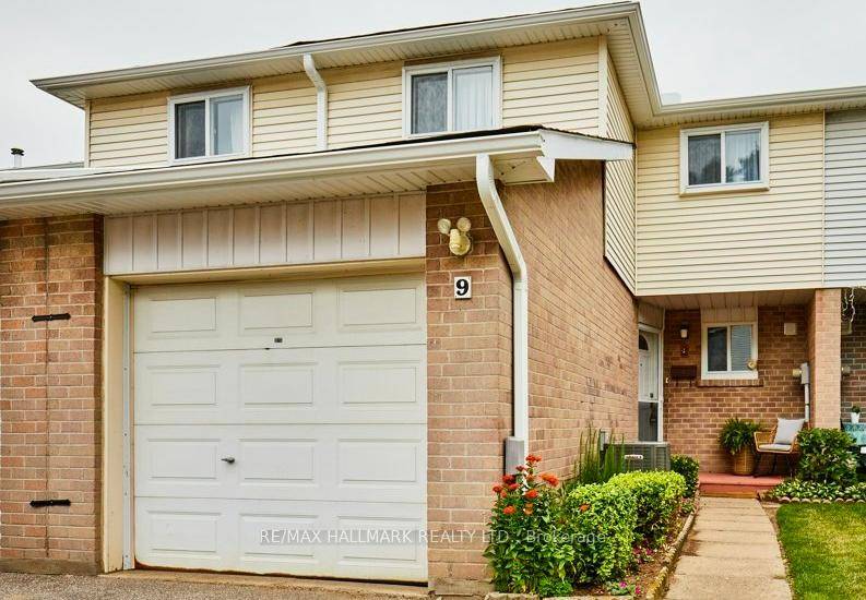 Excellent location, steps from the TTC, schools, the University of Toronto, parks, hospitals, and the incredible Pan Am Centre.