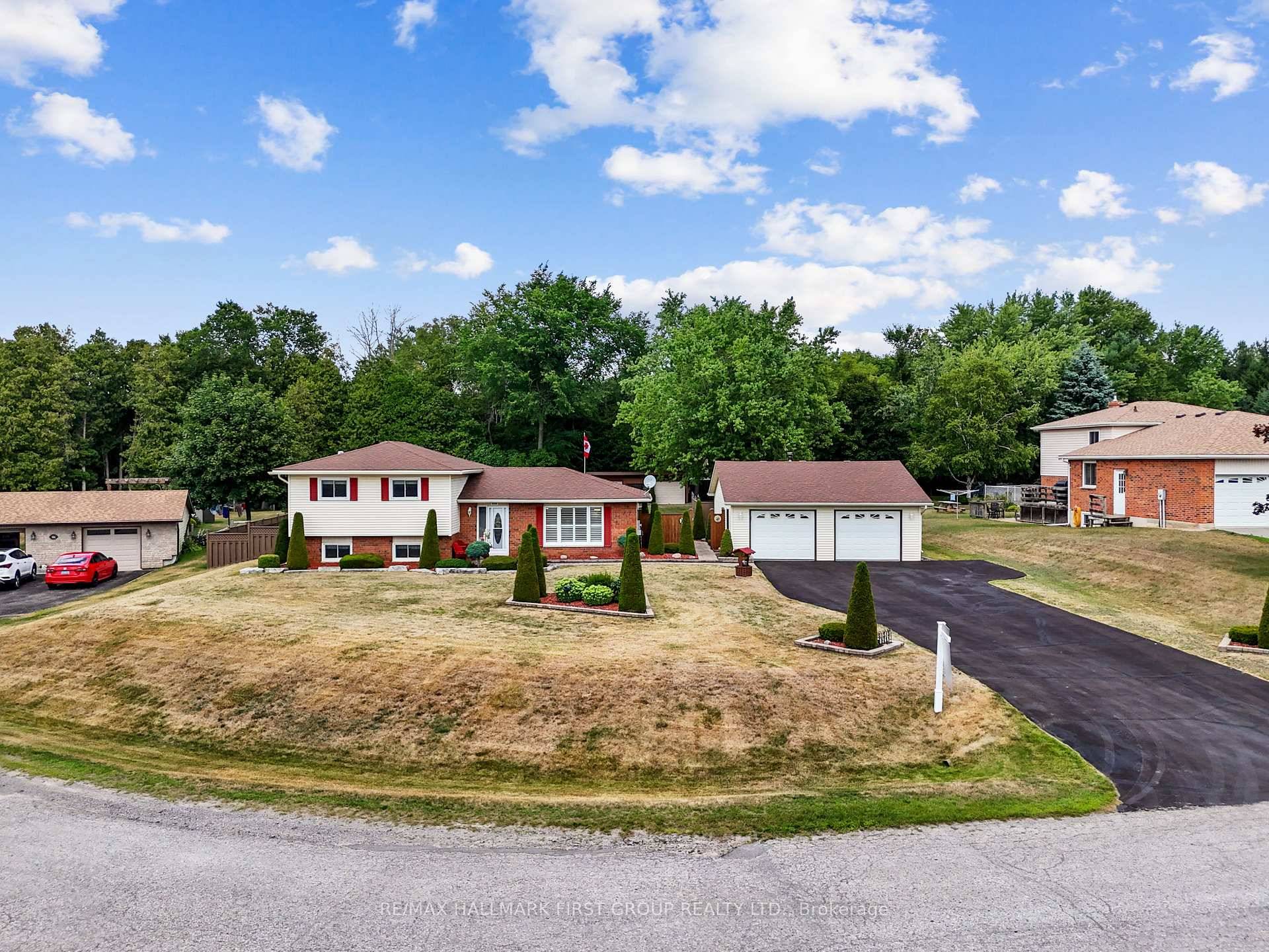 Situated in the sought after Camborne area at the north end of Cobourg, this charming split level home sits at the end of a quiet cul de sac and offers ...