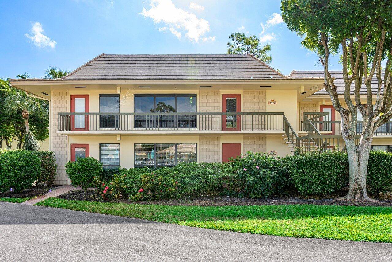 Brighten your day with this sun filled 1st floor 2 bedroom 2 bath residence conveniently located just steps from all club amenities.