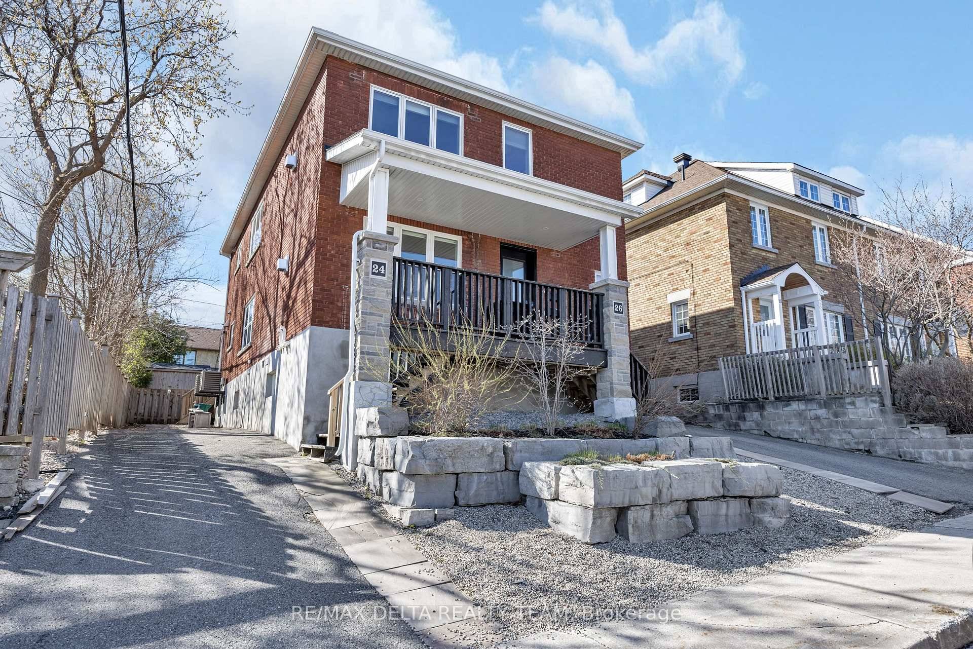 Beautiful Main Floor Apartment in the Sought After Civic Hospital Neighbourhood !