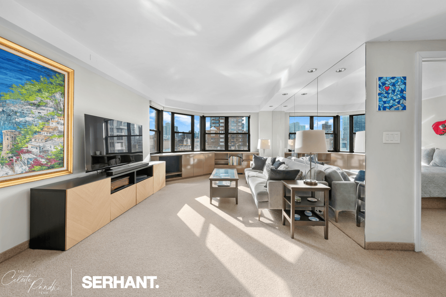 Perched on the top floor of a prime Lenox Hill building, Apartment 17E is a rare find that offers the perfect blend of space and light at an unbeatable price ...