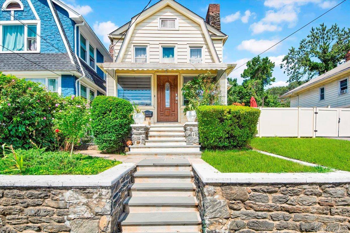 Step into this charming single family Colonial offering 2 bedrooms and 1.