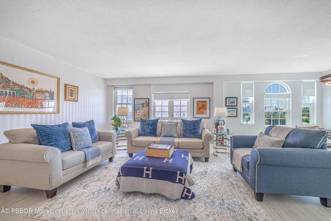 ''Move right into this Palm Beach oceanfront furnished condo at La Bonne Vie !
