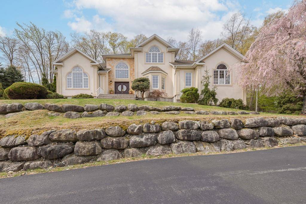 Breathtaking mountain views right outside your front doors !