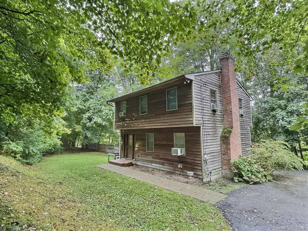 Welcome to 28 Wilson Place, a home with solid bones and great potential, located at the end of a quiet cul de sac.