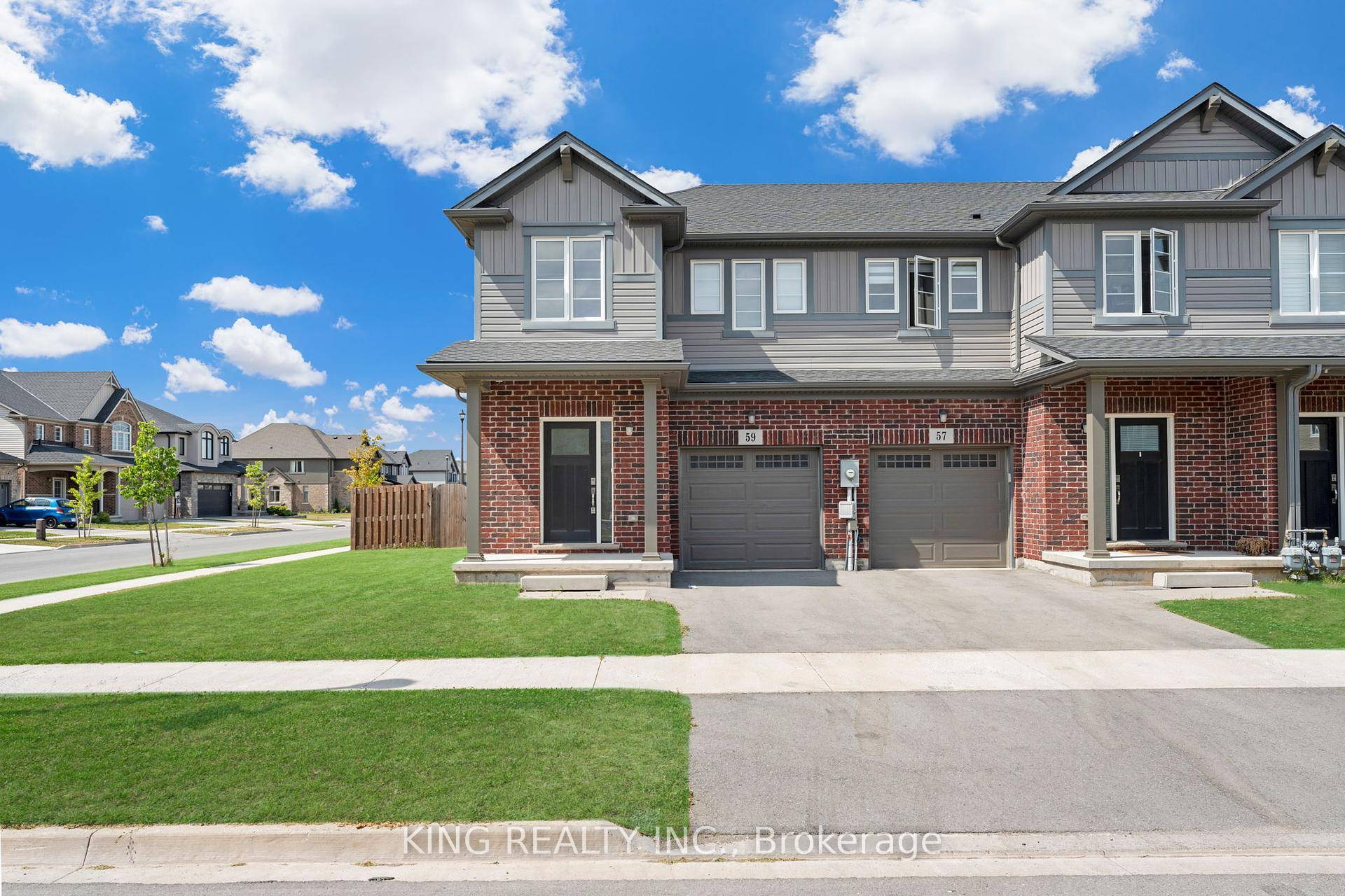 59 Lymbuner is Beautiful Corner Unit Townhome in the heart of Fonthill offering the privacy and feel of a semi detached !
