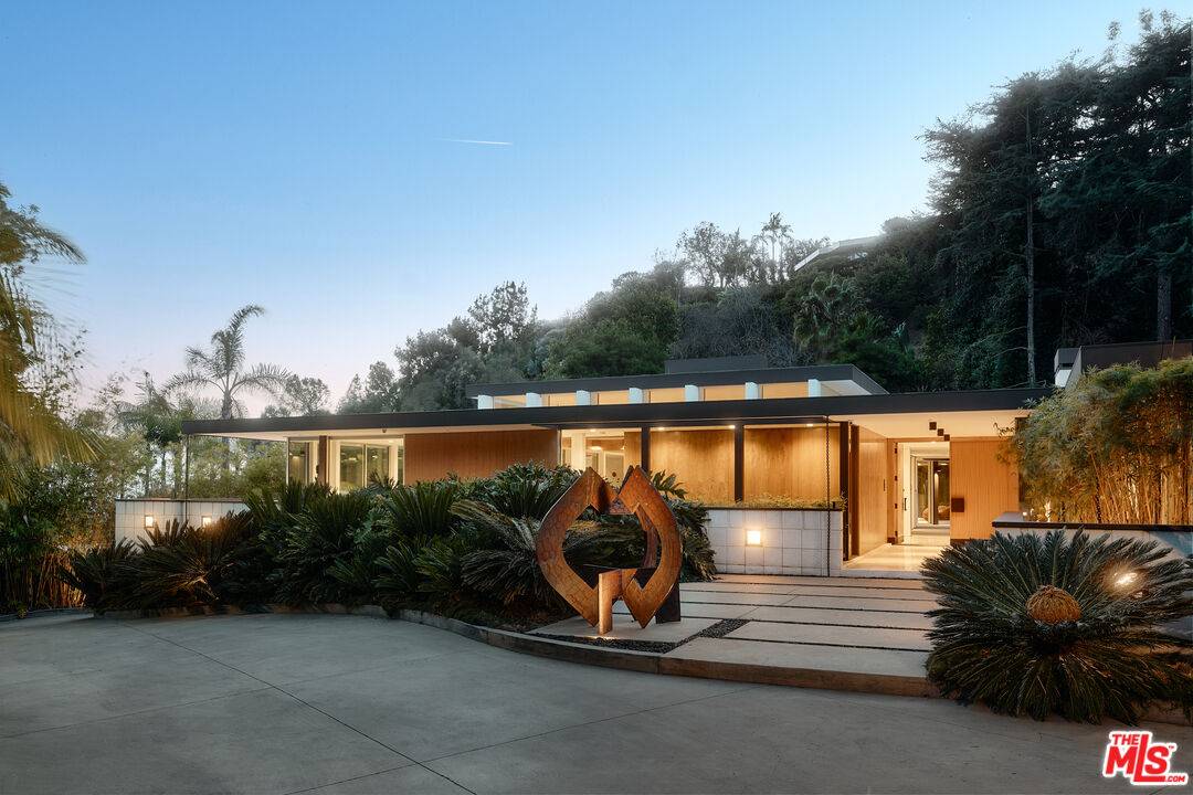 1061 Loma Vista Dr 6BR Beverly Hills Post Office | B.H.P.O. La