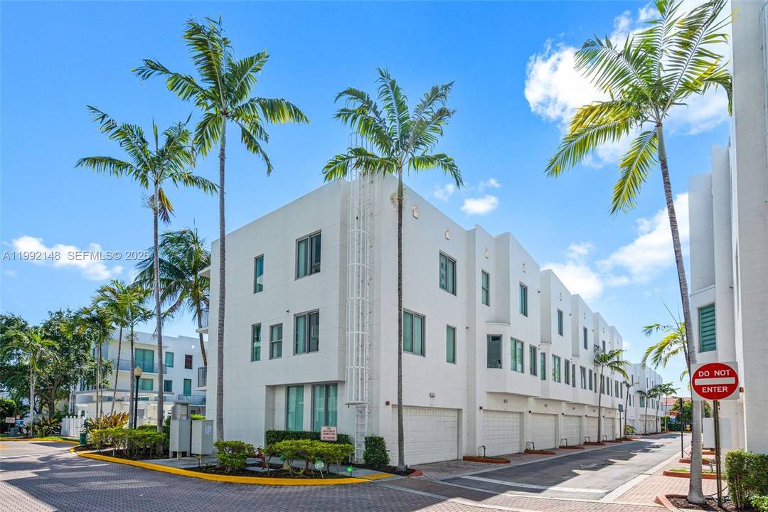 TH 306, Perfectly positioned directly across from the community pool, this light filled, modern 3 story townhome is one of the best located residences in vibrant Downtown Hollywood.