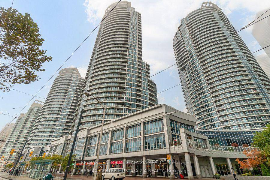 Bright amp ; Spacious, Fully Furnished 1 Bedroom Den, 2 Bathroom South Facing Condo Unit At The Waterfront Communities In Toronto !