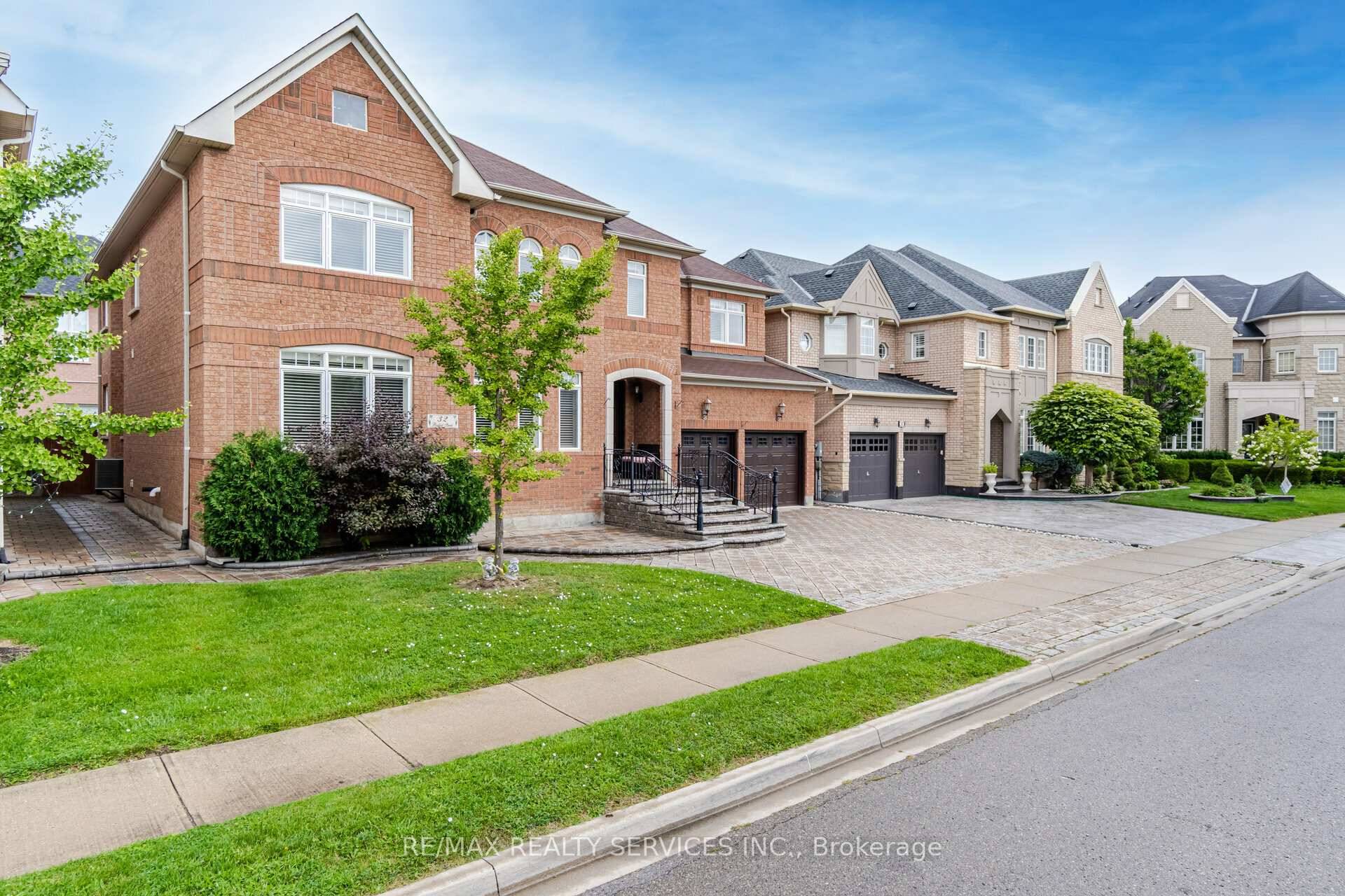 Elegant Detached Home In Prestigious Streetsville Glen Tucked Away In An Exclusive Enclave, This Stunning Detached Home Offers Luxury, Space, And Privacy In The Highly Sought After Streetsville Glen Neighbourhood.