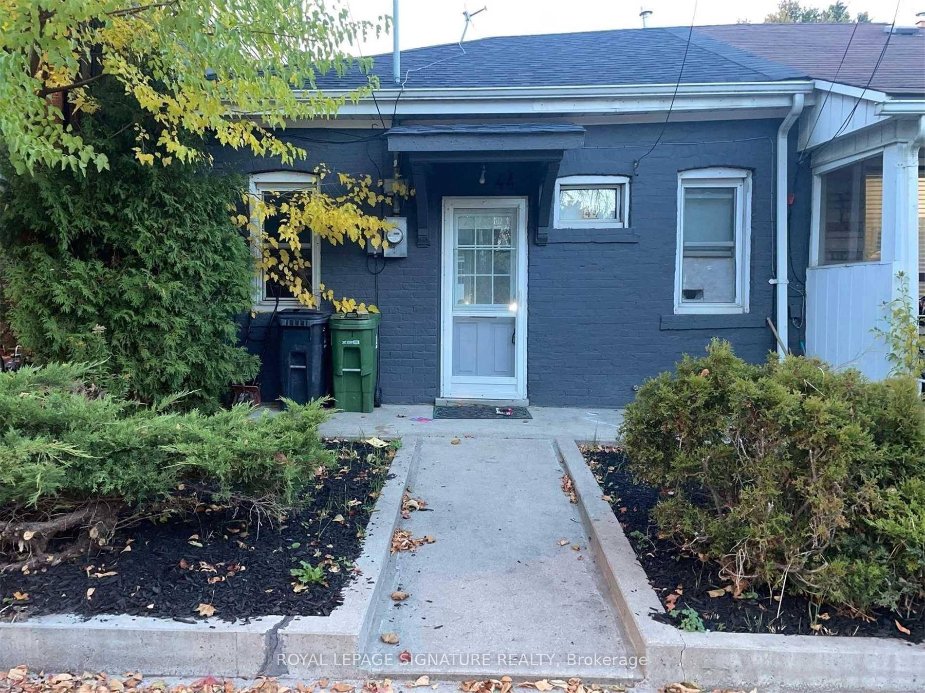 Two Bedrooms Semi Detached Bungalow, South Facing, With A Spacious Living Room, Laundry Machines, Deep Backyard And Outdoor Storage Unit.