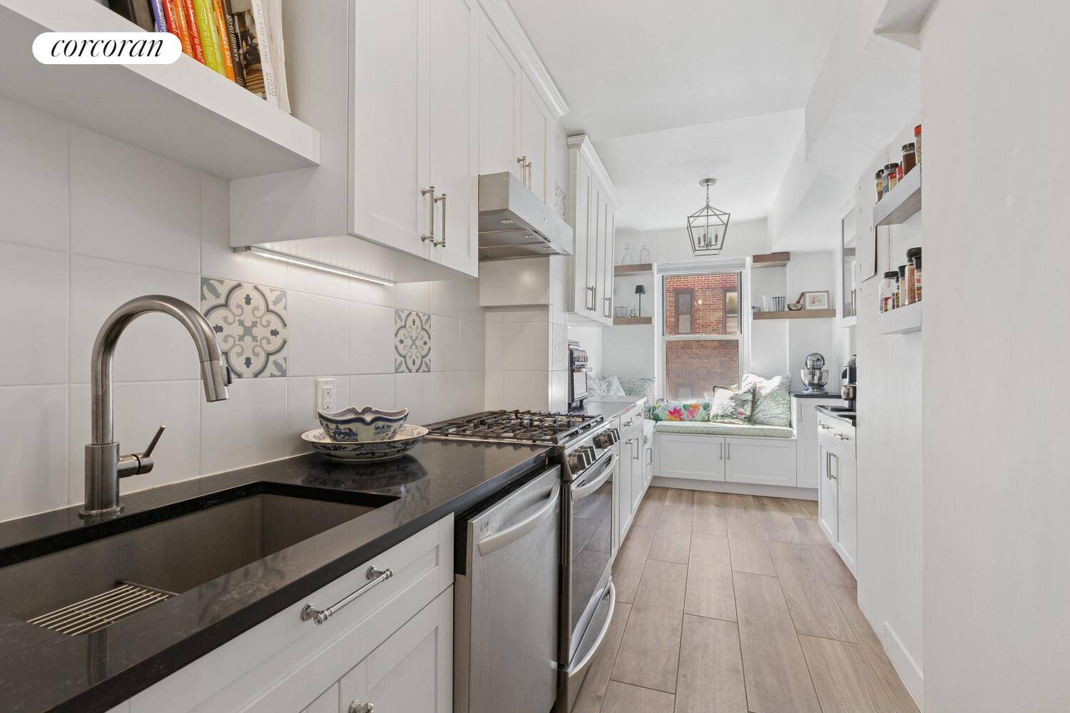 Welcome to 10E at South Gate, the most sought after Emery Roth complex in Sutton Place !
