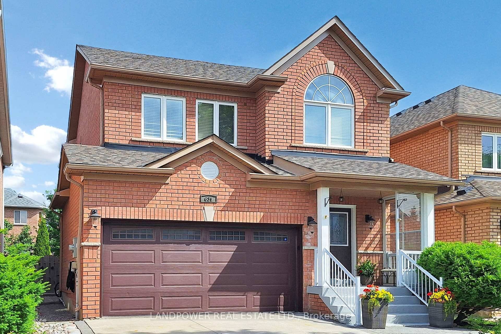 This immaculate detached family home in the highly sought after Summerhill Estates is move in ready and beautifully landscaped, just minutes from all amenities.