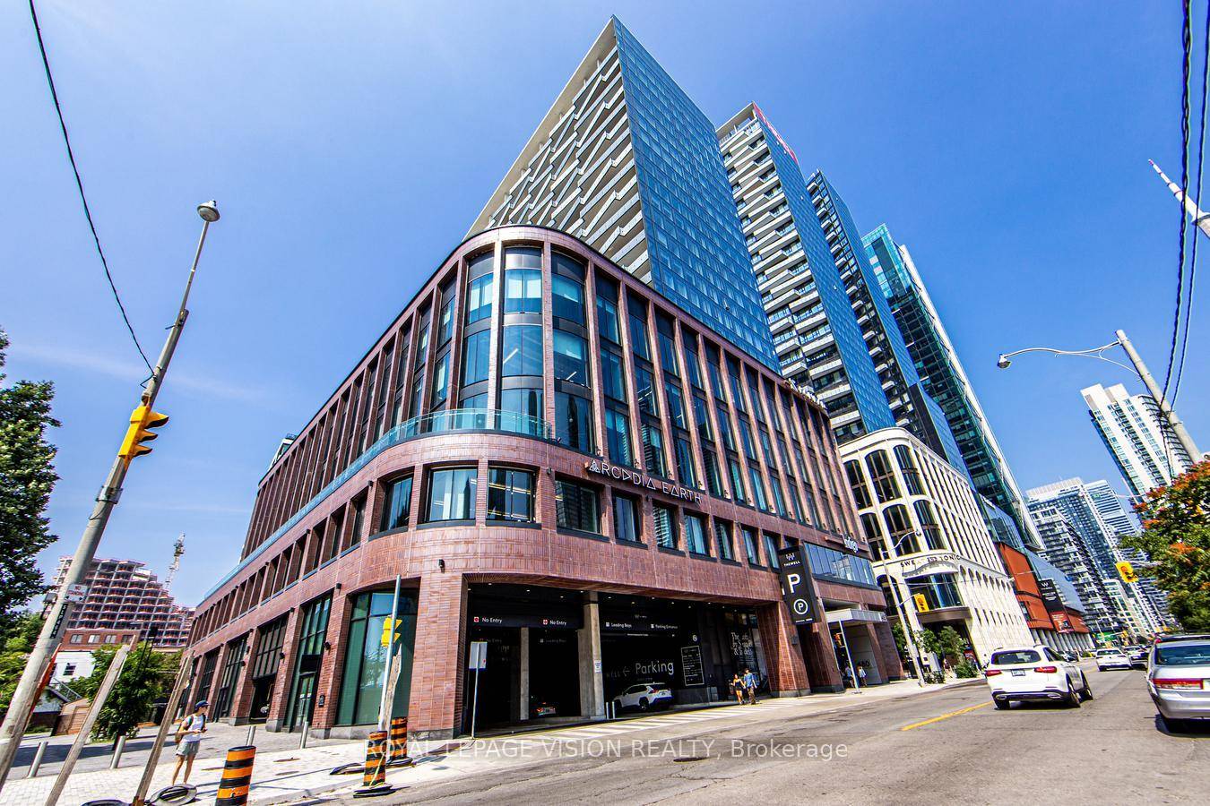 Discover unparalleled luxury in this brand new 1 bedroom, 1 bathroom condo suite at The Well, offering 558 sq.