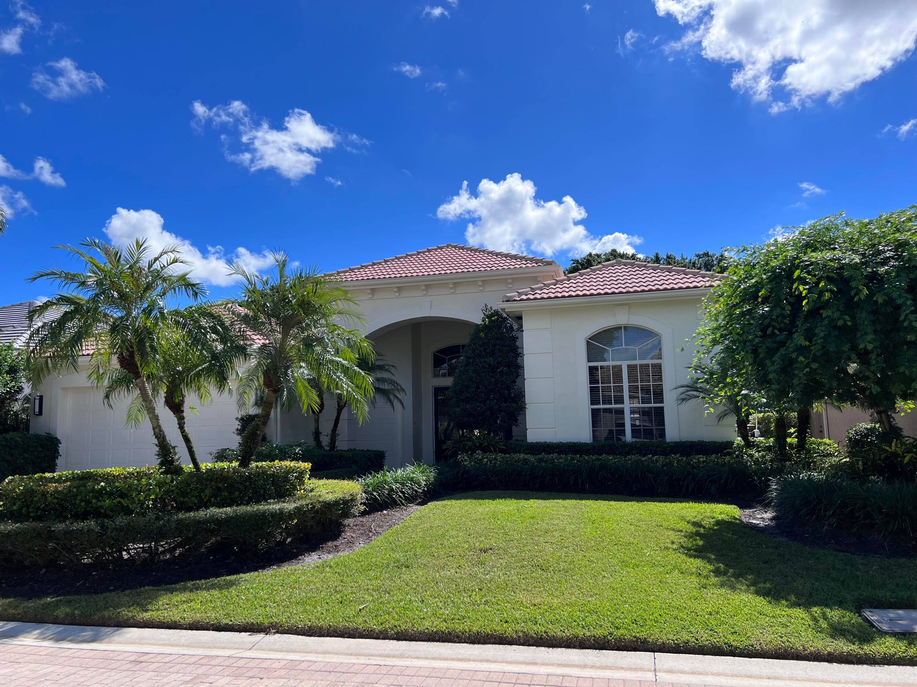 FABULOUS GREAT ROOM HOME IN THE PRESTIGIOUS NEIGHBORHOOD.