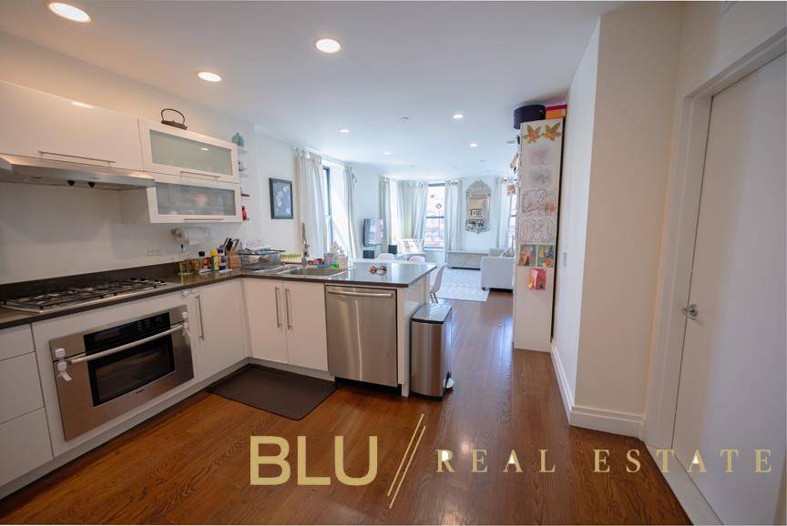 Welcome to a super sunny, oversized Convertible 2 Bedroom in the heart of South Harlem !
