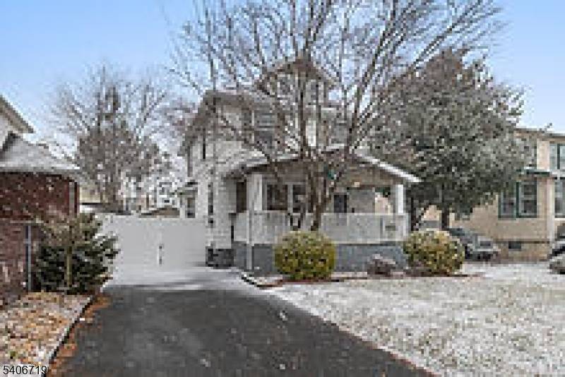 This spacious three bedroom house is situated on the border of Totowa.