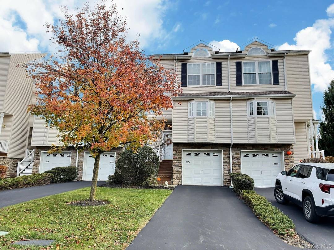 Welcome to sought after Holly Ridge, where convenience meets comfort !