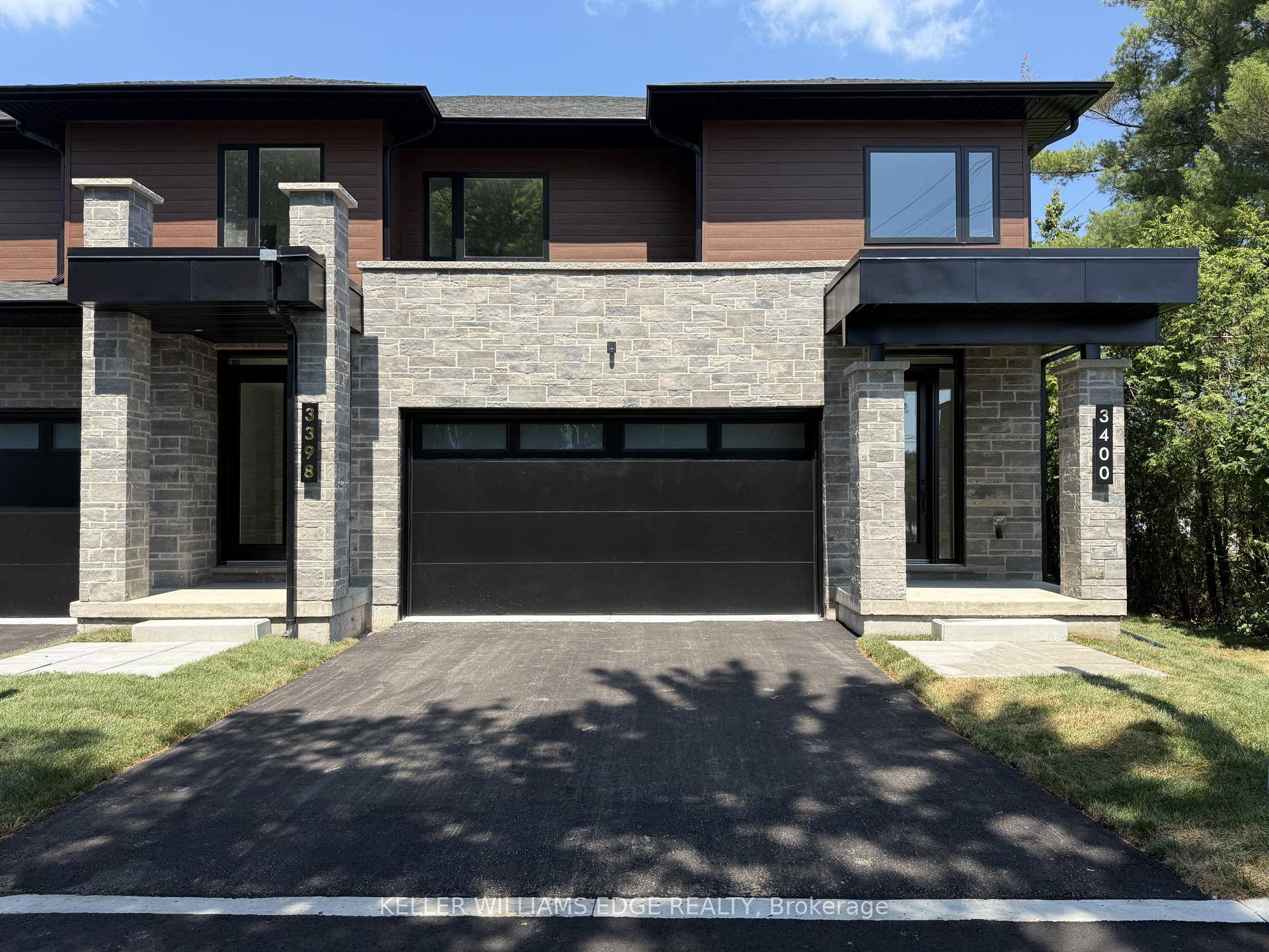 Brand new executive town home never lived in !