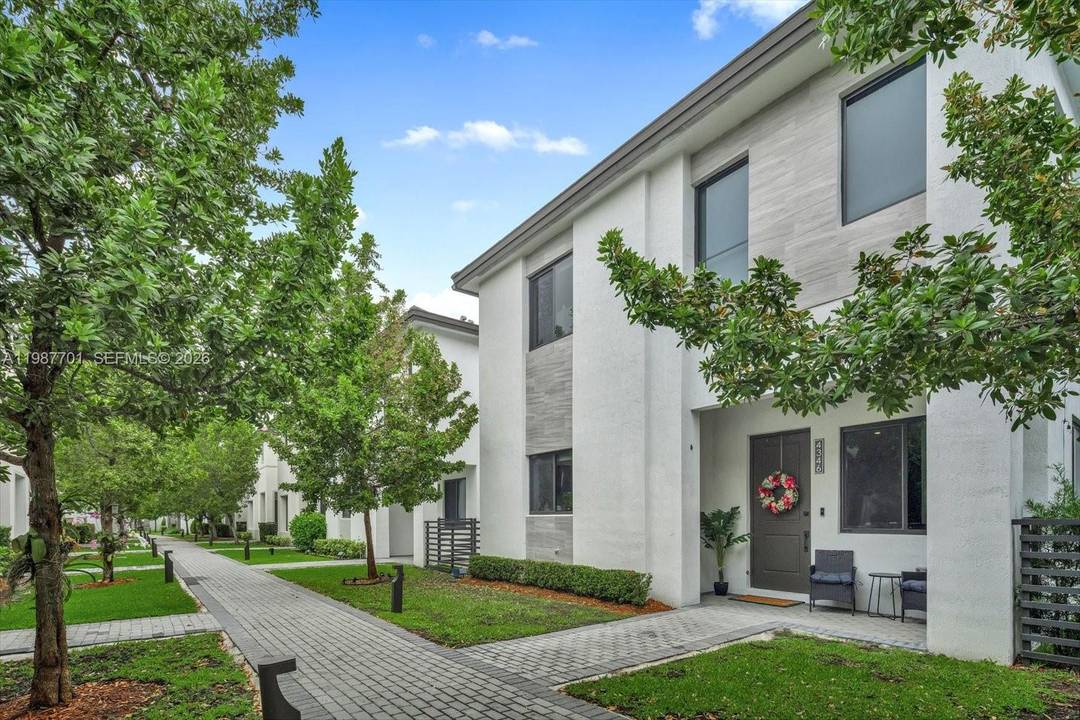 Well maintained Tenerife model in Canarias at Downtown Doral.