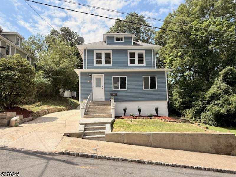 Move Right into this Spacious Updated 3 4 Bedroom Custom Colonial Home that offers high ceilings and an Open Floor Concept !