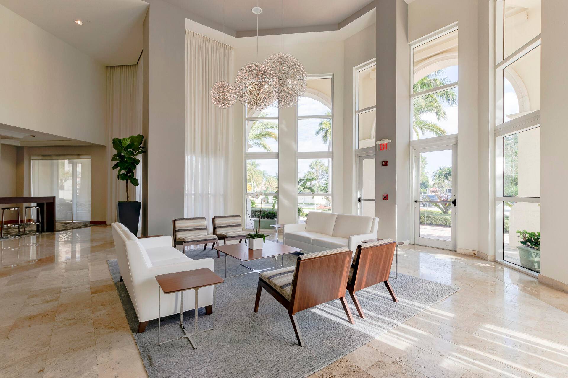 Live the Downtown Boca Dream Luxury, Location Lifestyle !