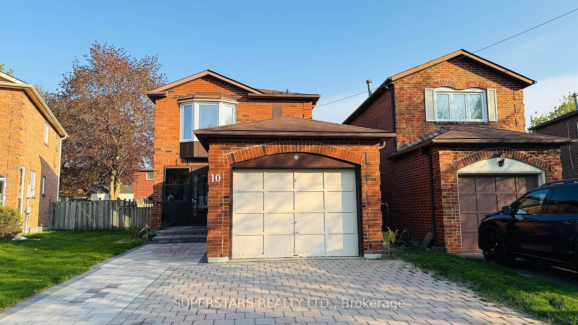 Located at 10 Marlow Crescent McCowan amp ; Hwy 7 in a quiet, family friendly neighborhood, this private second floor bedroom with ensuite bathroom is available for lease.