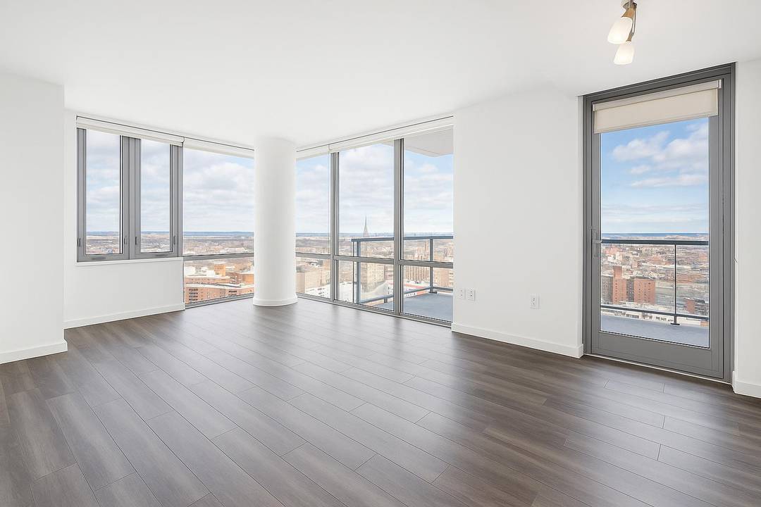 Gorgeous two bedroom with Balcony !